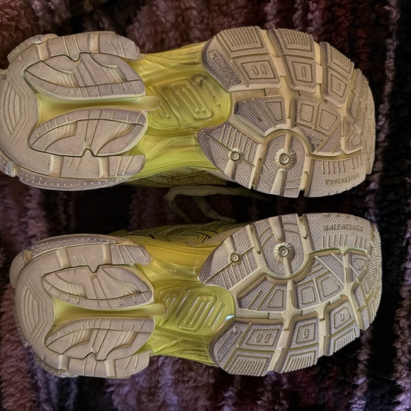 NWOB Balenciaga Runner Fluo Yellow/Black Size 36 - Picture 10 of 14